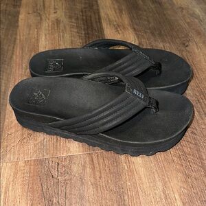 Reef Women's Kaia Rise Flip Flop Sandals black
Women’s 6‎